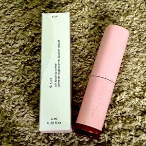 2 Glossier suit matte lips in flip & shift color NIB